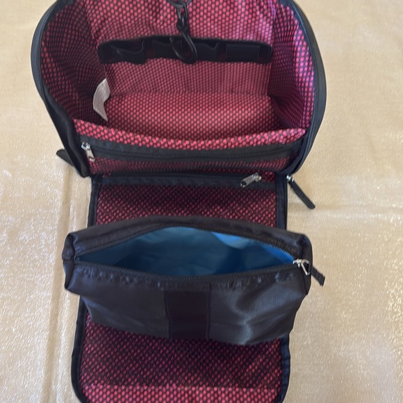 Caboodle’s travel bag. - Picture 3 of 8